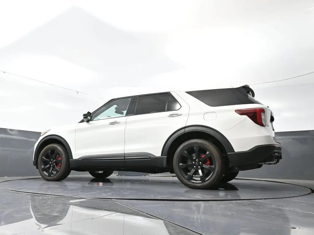 2021 Ford Explorer ST photo 40