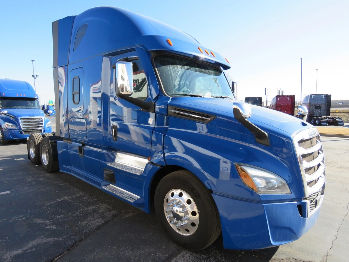 2022 Freightliner Cascadia - image 10