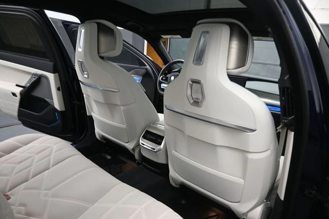 2025 BMW 7 Series 760i - Photo 24