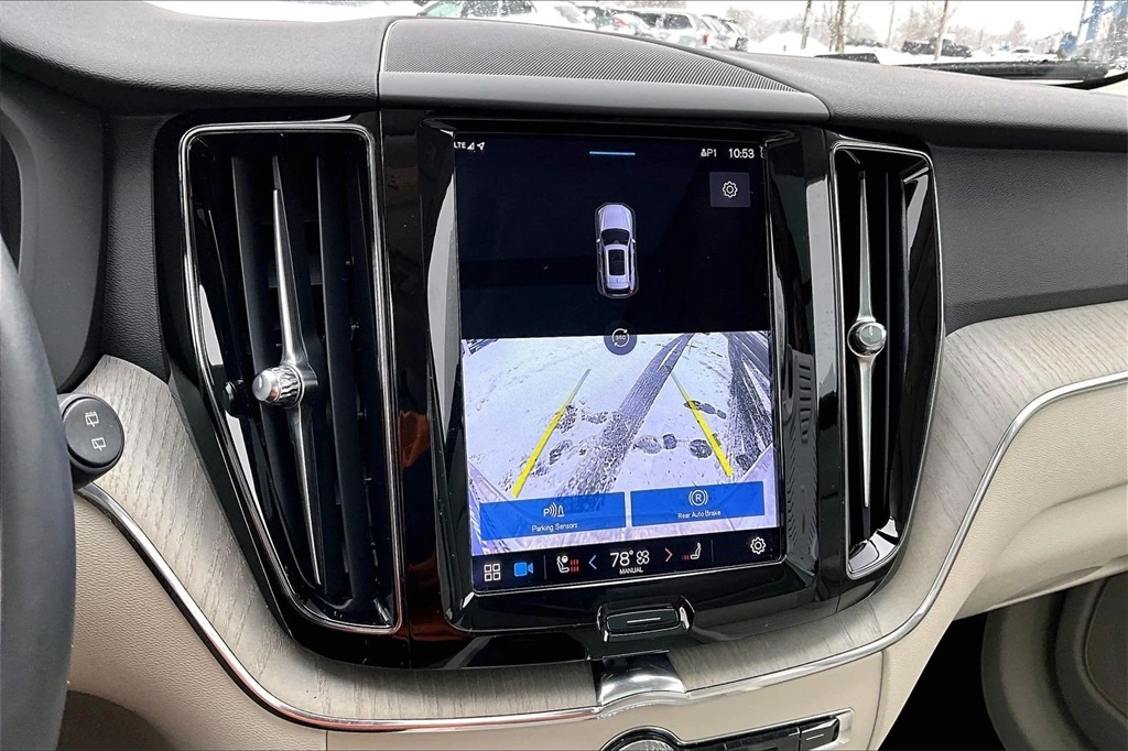 2023 Volvo - image 13