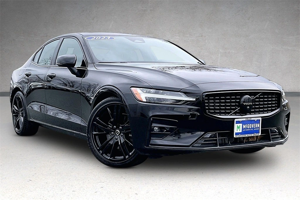 2023 Volvo - image 3