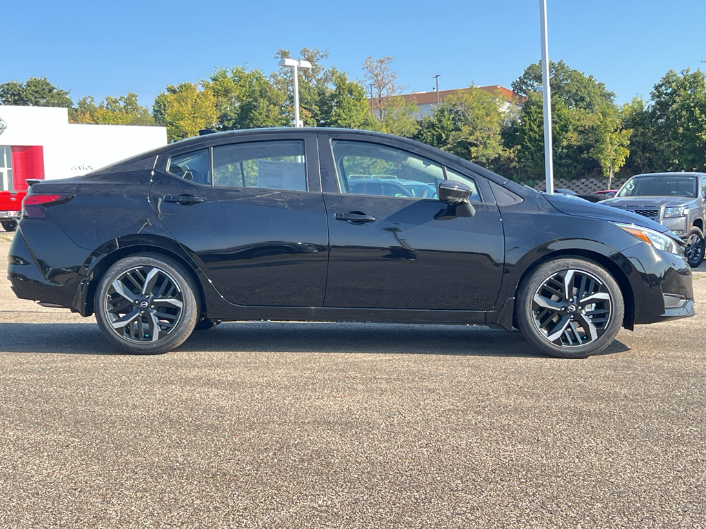 2025 Nissan Versa SR photo 9