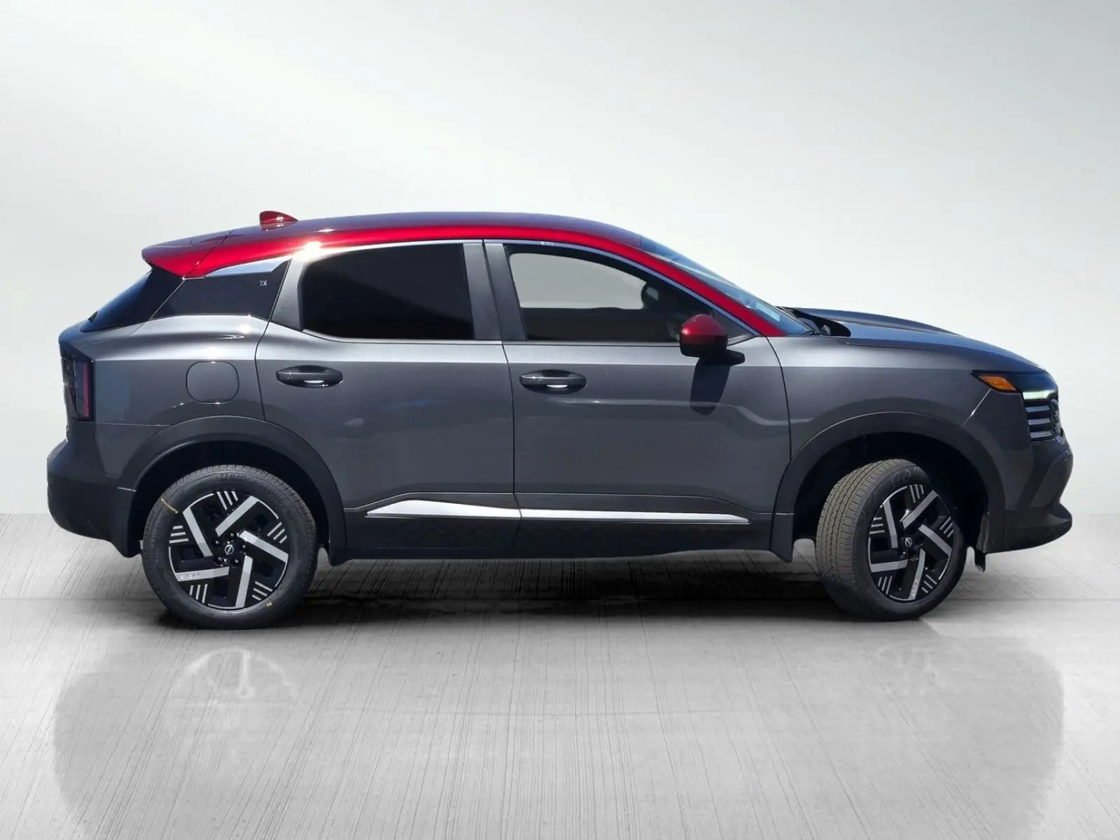 2025 Nissan Kicks SV photo 2