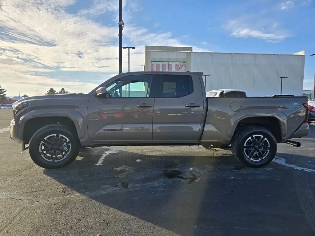 2026 Toyota Tacoma TRD Sport photo 4