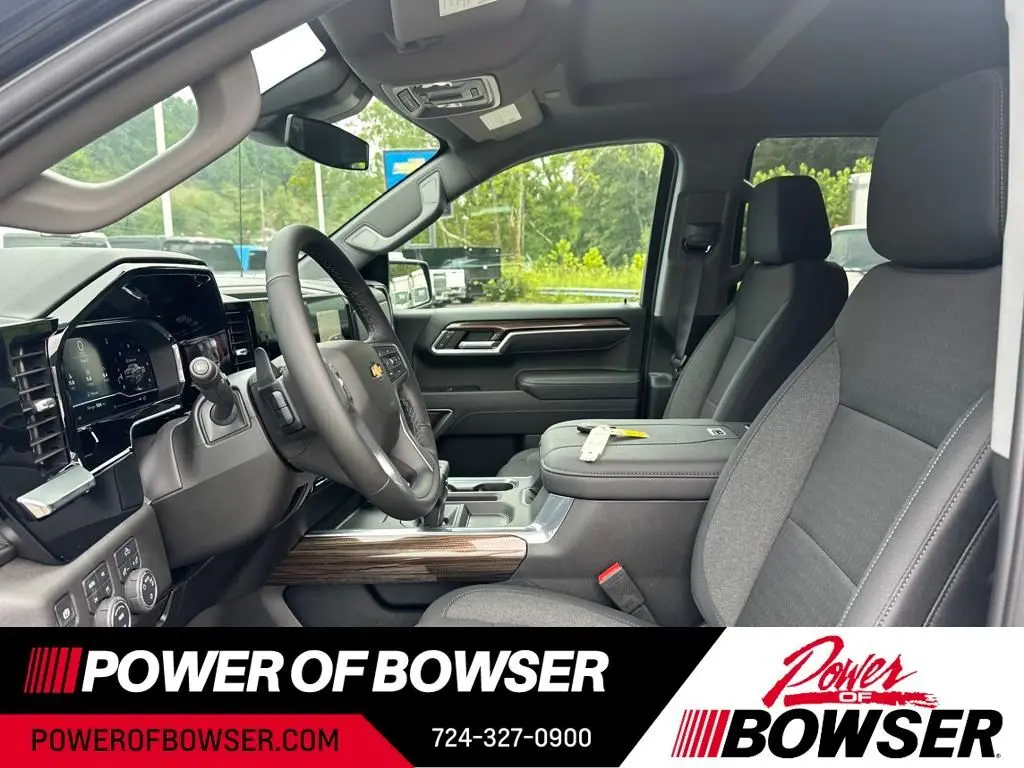 2025 Chevrolet Silverado 1500 LT photo 4