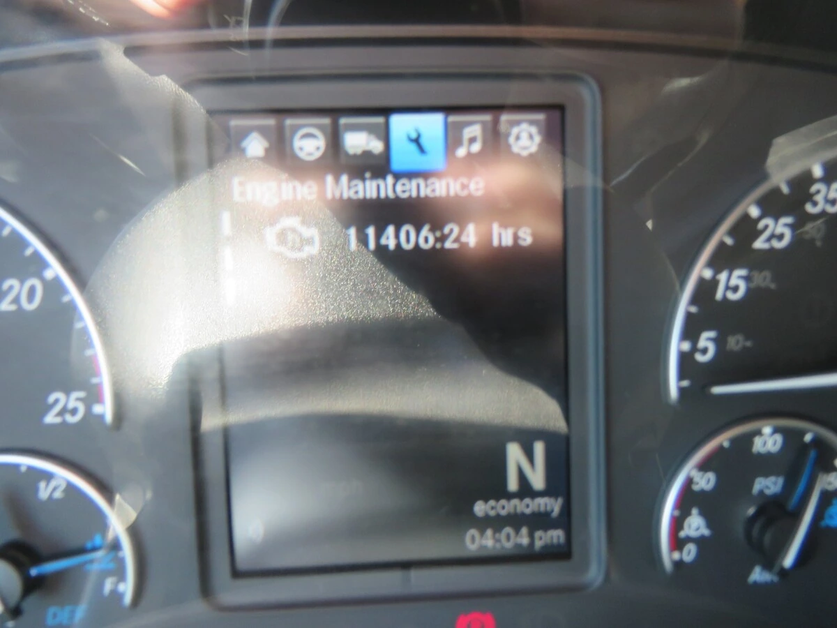 2022 Freightliner Cascadia - image 22