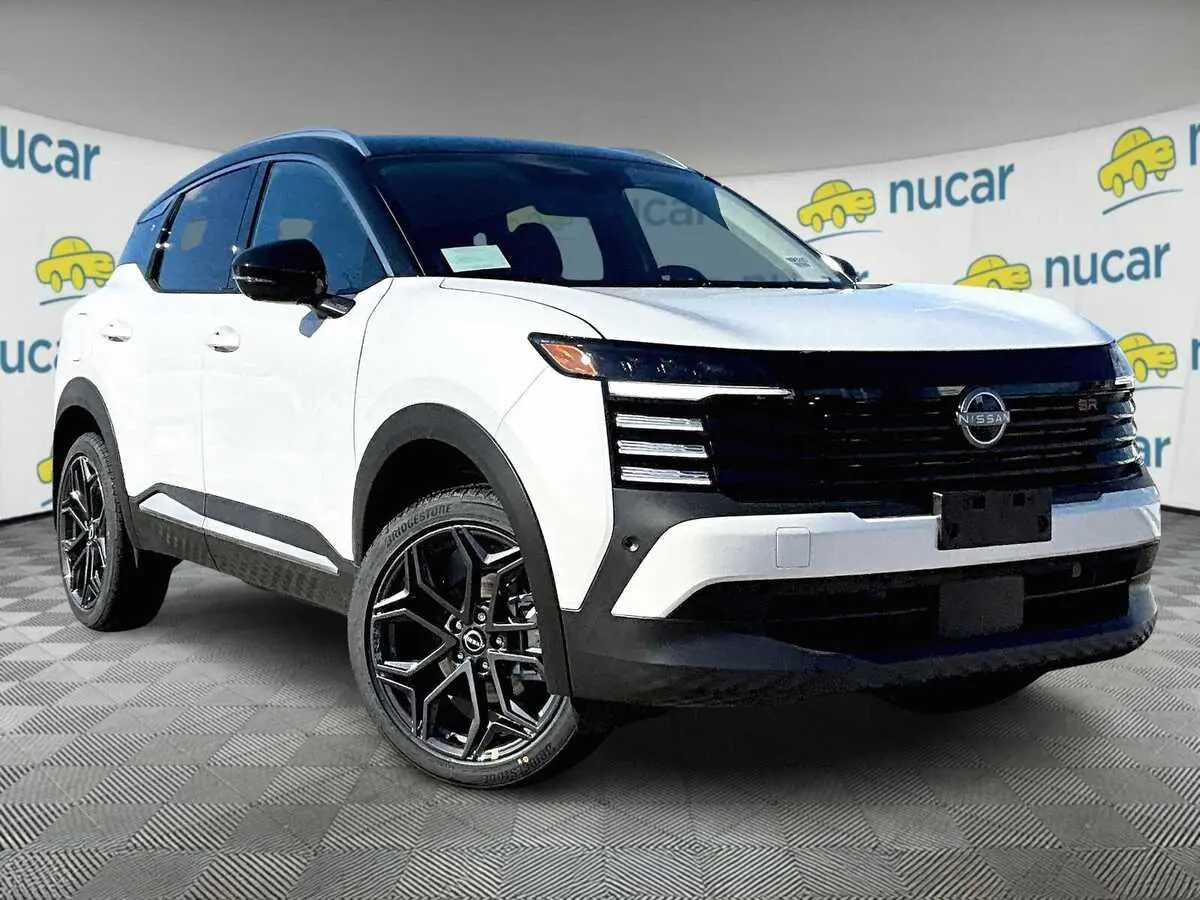 2025 Nissan Kicks SR's photo