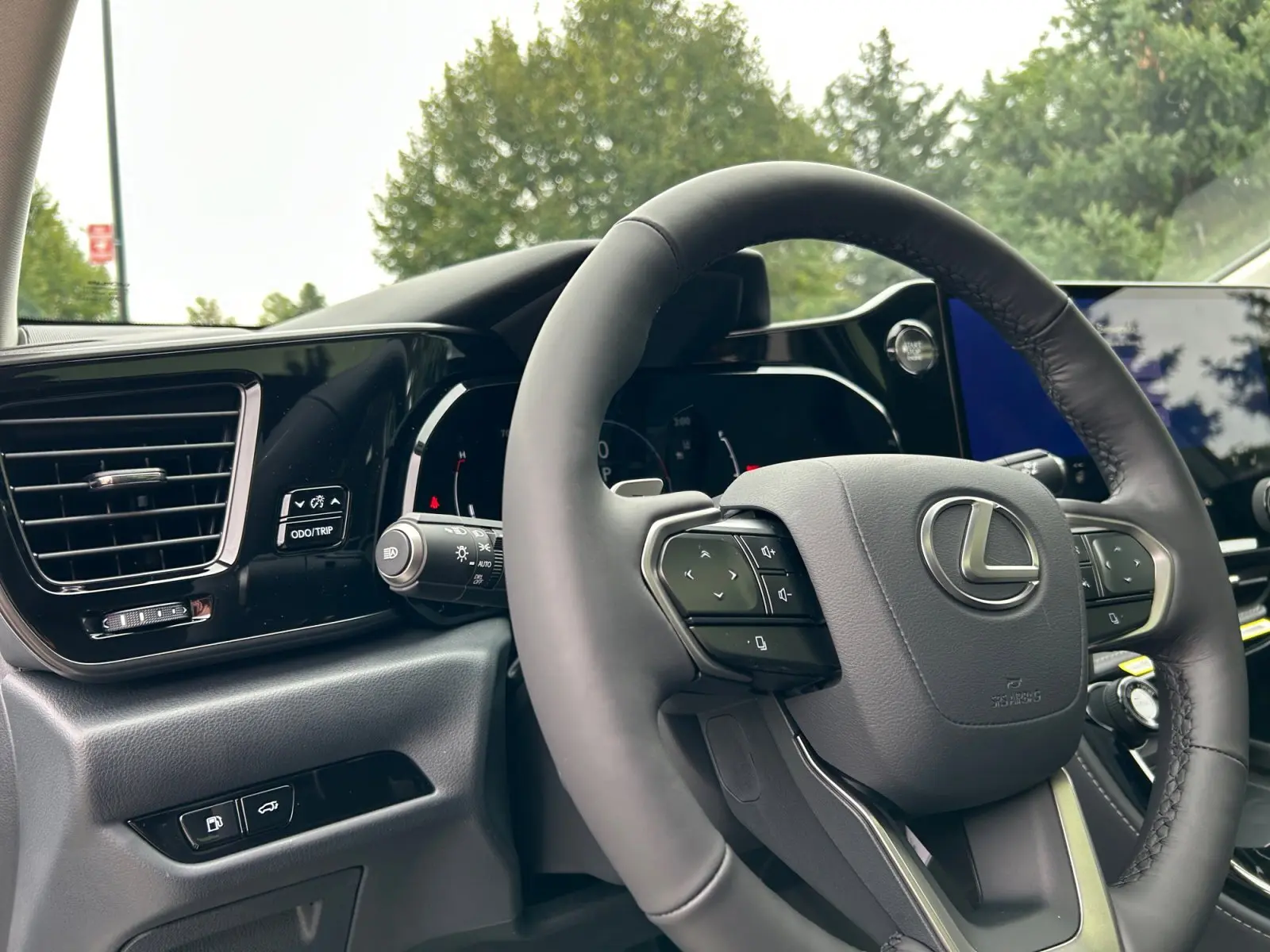 2026 Lexus NX 350 Luxury AWD photo 18