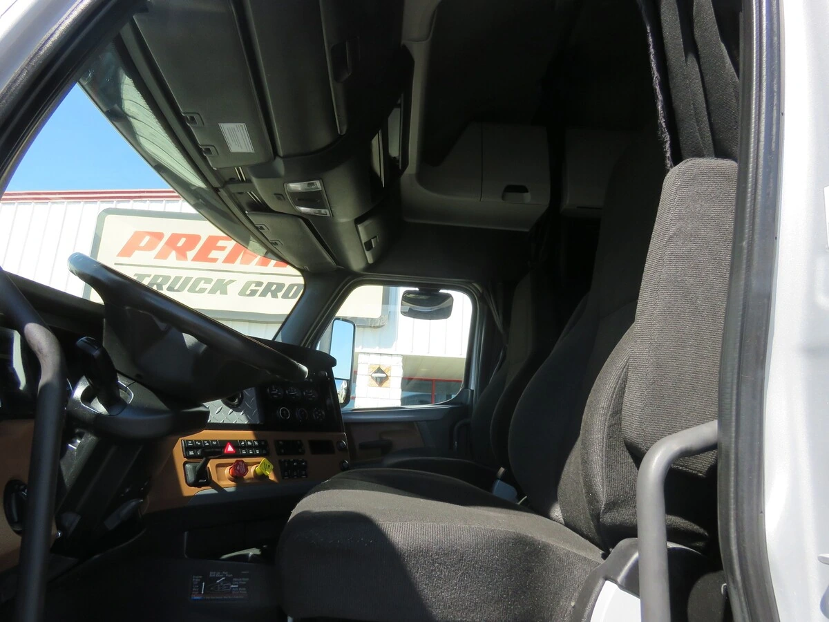 2022 Freightliner Cascadia - image 14