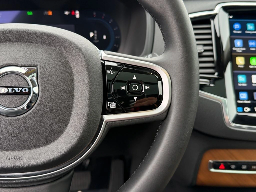2025 Volvo - image 18