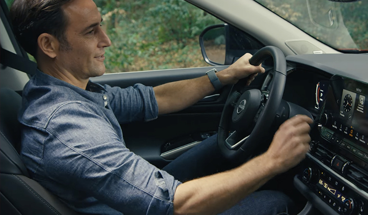 CONNECTIVITY 2025 NISSAN Pathfinder