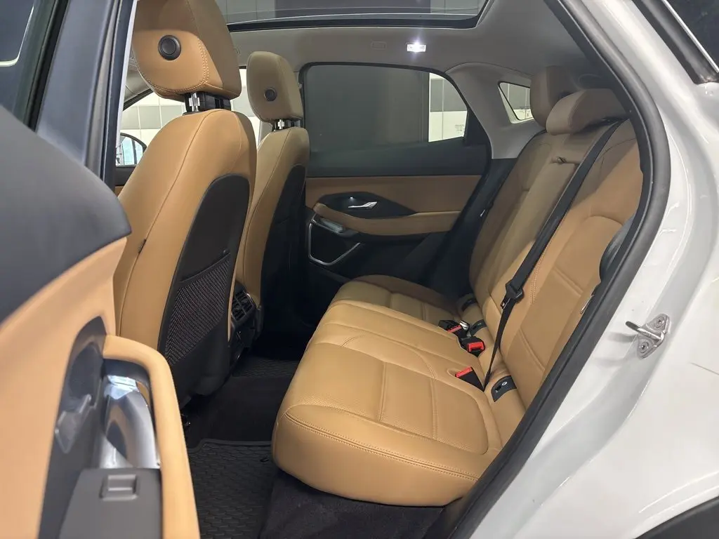 2021 Jaguar E-PACE P250 SE photo 3