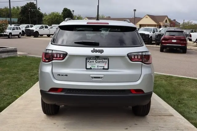 2025 Jeep Compass Latitude photo 28