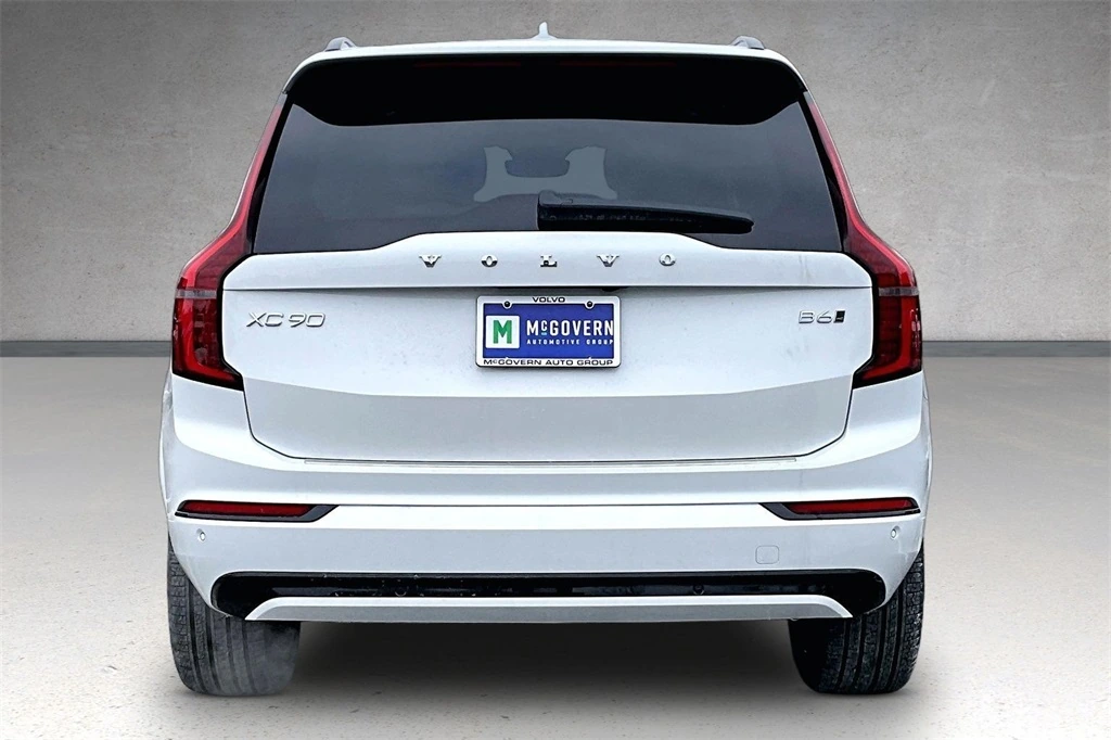 2026 Volvo - image 4