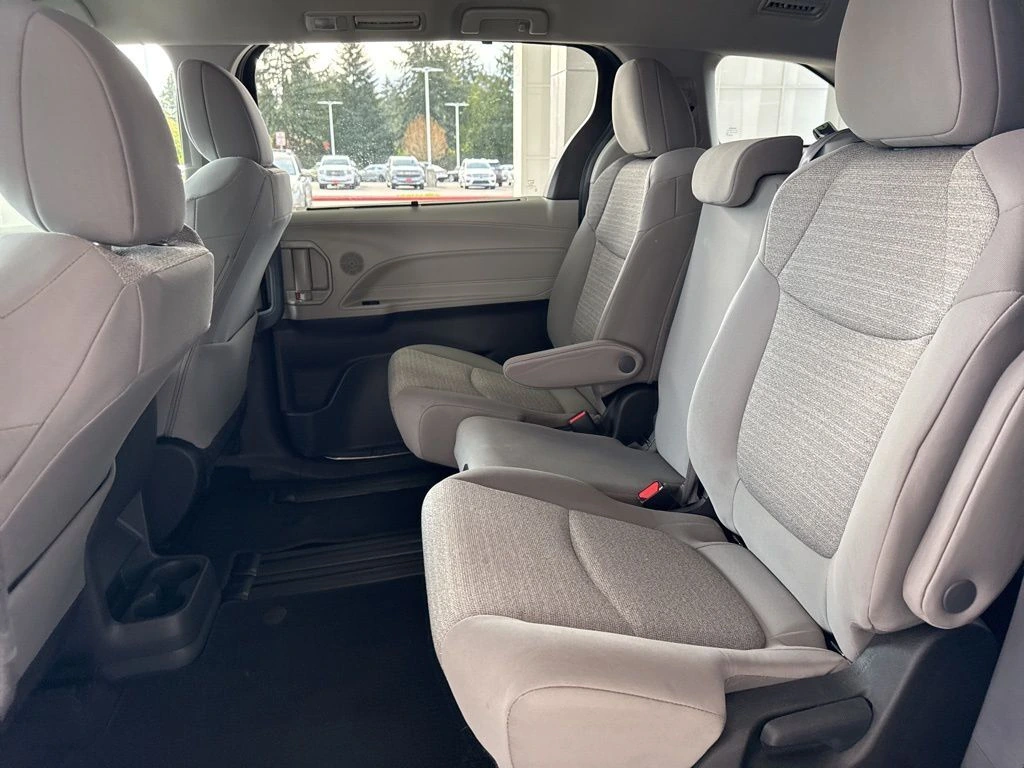 2023 Toyota Sienna LE - Photo 19