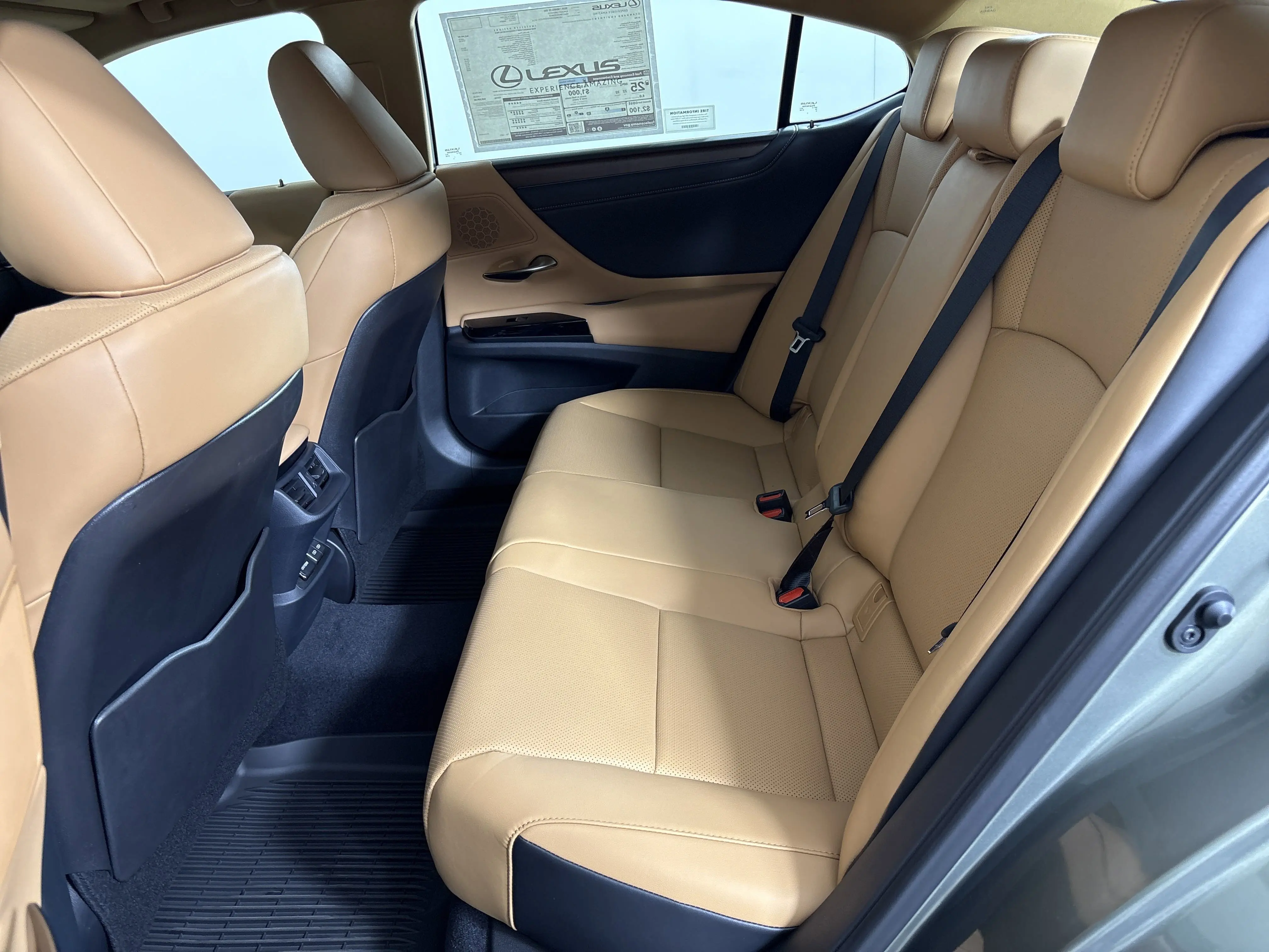 2025 Lexus ES 350 photo 11