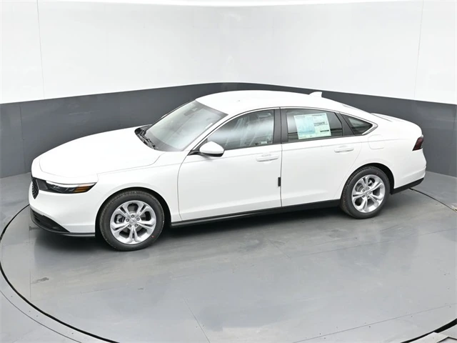 2025 Honda Accord LX's photo