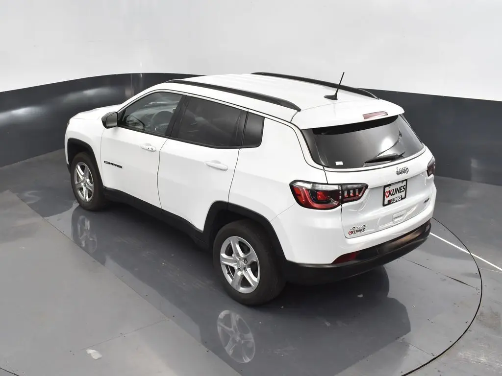 2023 Jeep Compass Latitude photo 33