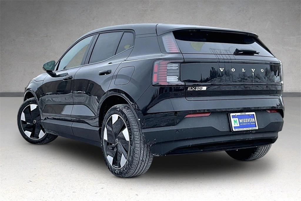 2026 Volvo - image 3