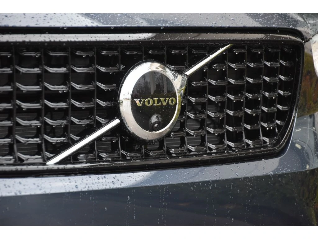 2026 Volvo - image 11