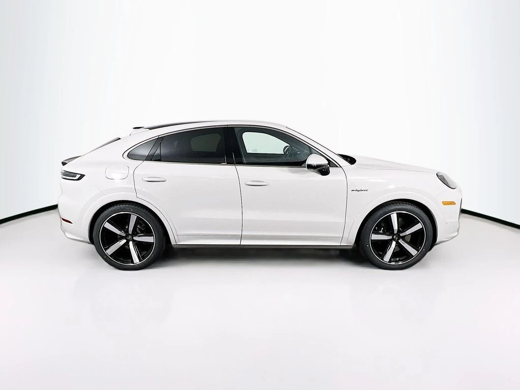 2026 Porsche Cayenne Coupe Turbo E-Hybrid - Photo 8