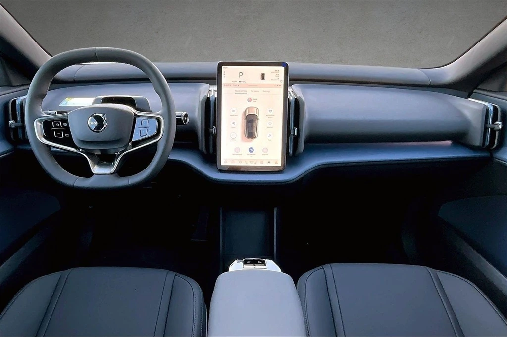 2026 Volvo - image 5