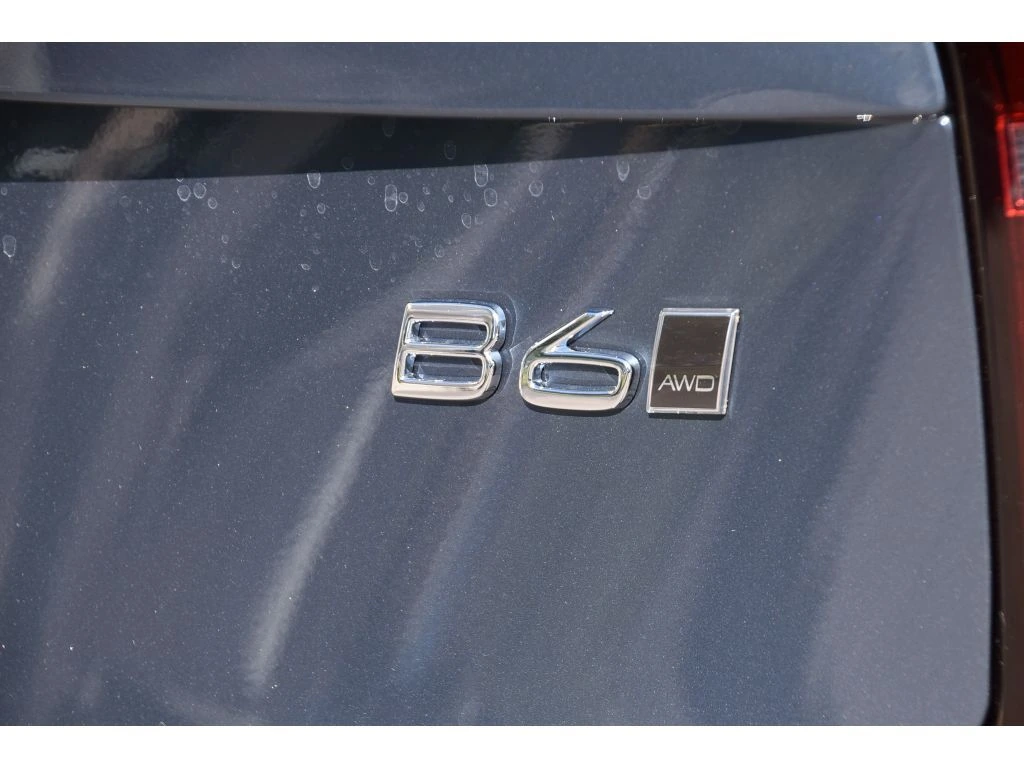 2026 Volvo - image 30