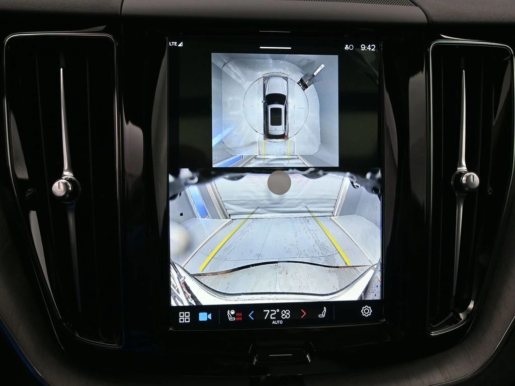 2025 Volvo - image 14