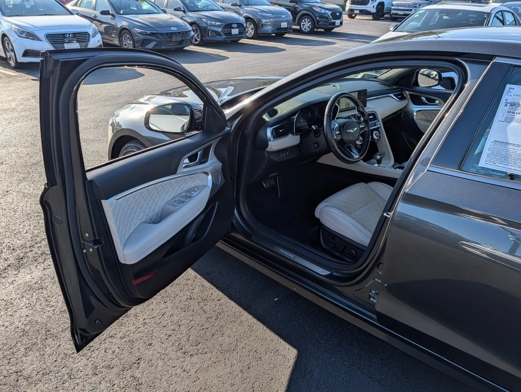 2023 GENESIS G70 Standard - Photo 37