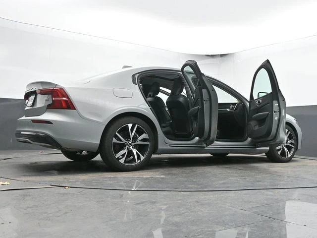 2025 Volvo - image 70