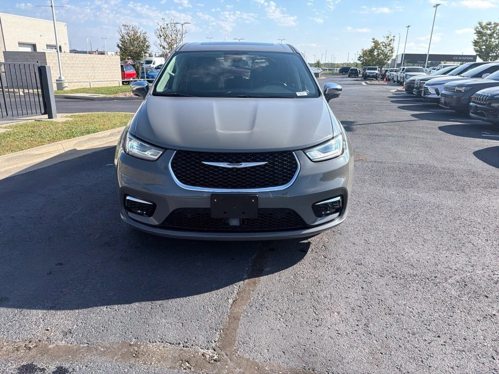 Used 2022 Chrysler Pacifica Hybrid Limited with VIN 2C4RC1S79NR181191 for sale in Kansas City