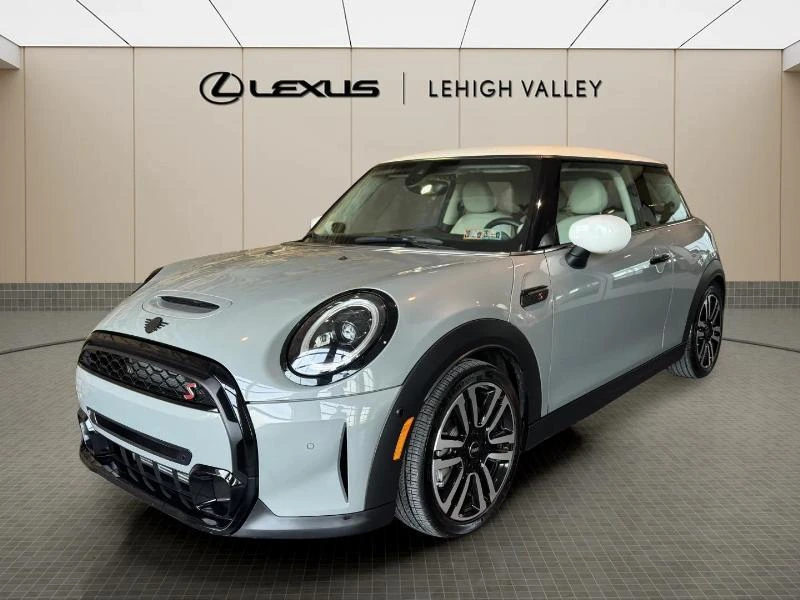 2023 MINI 3 Door S's photo