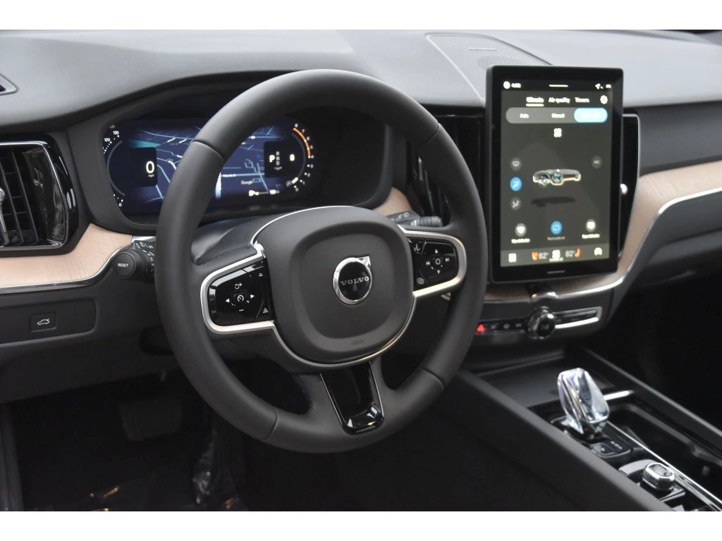 2026 Volvo - image 10