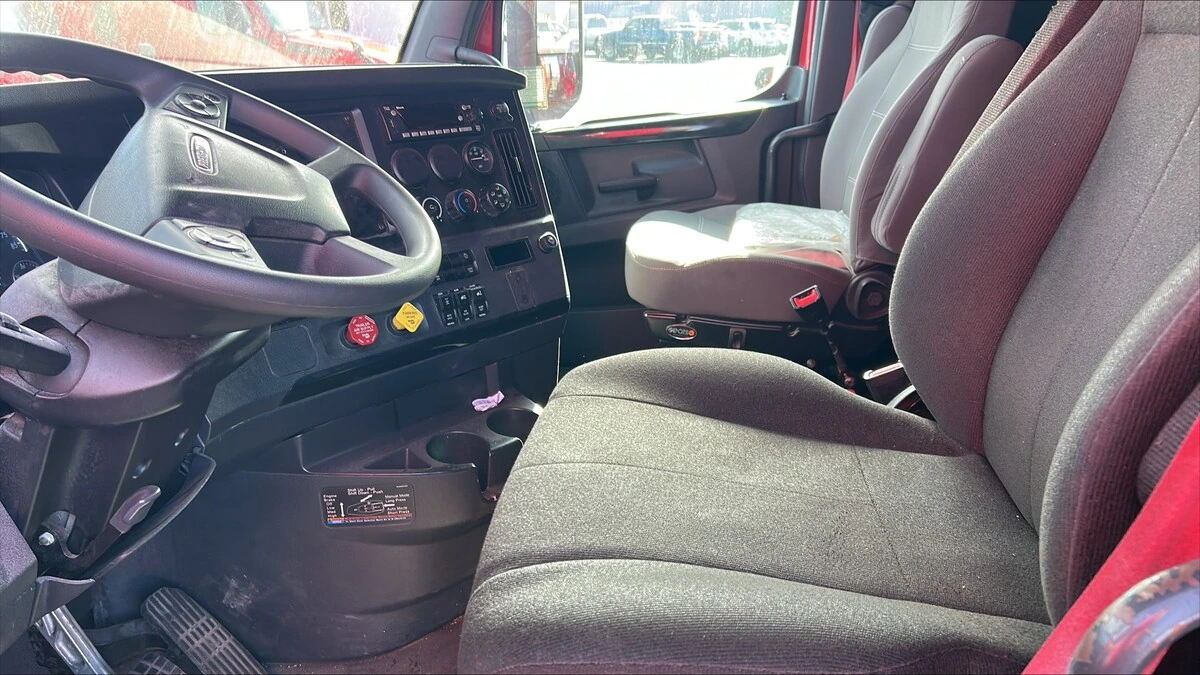 2023 Freightliner Cascadia - image 4