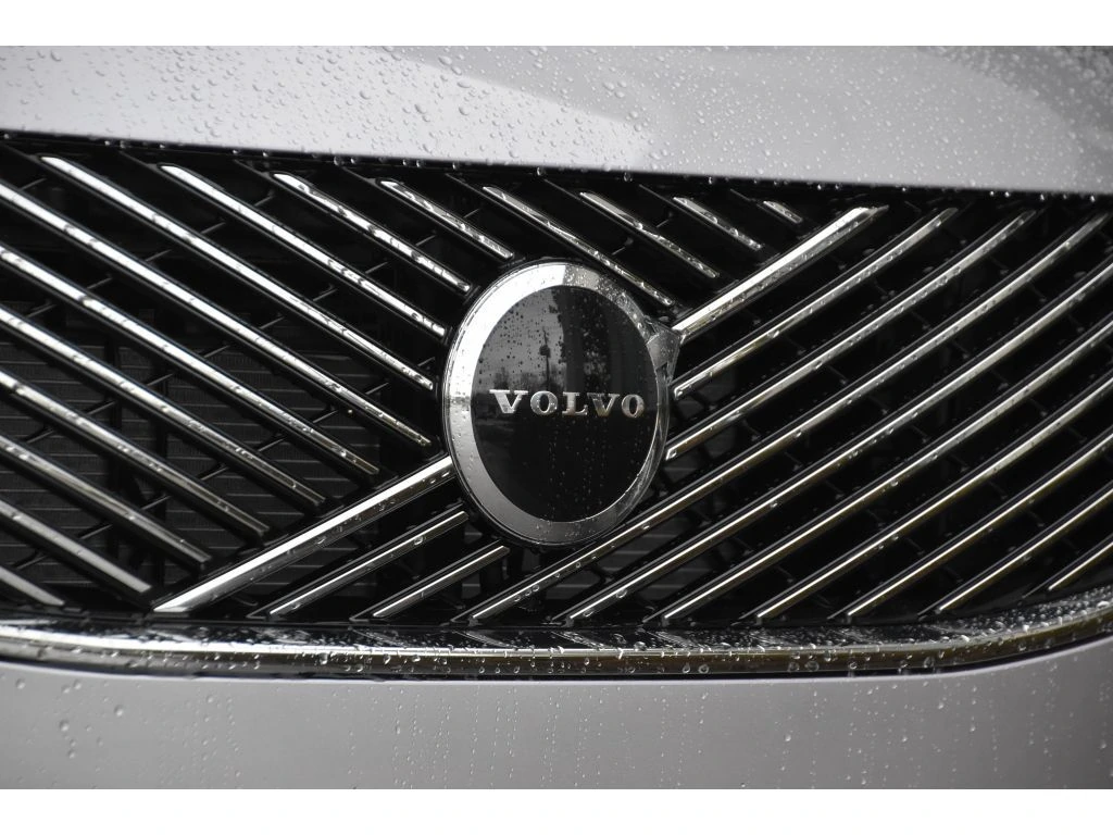 2026 Volvo - image 10