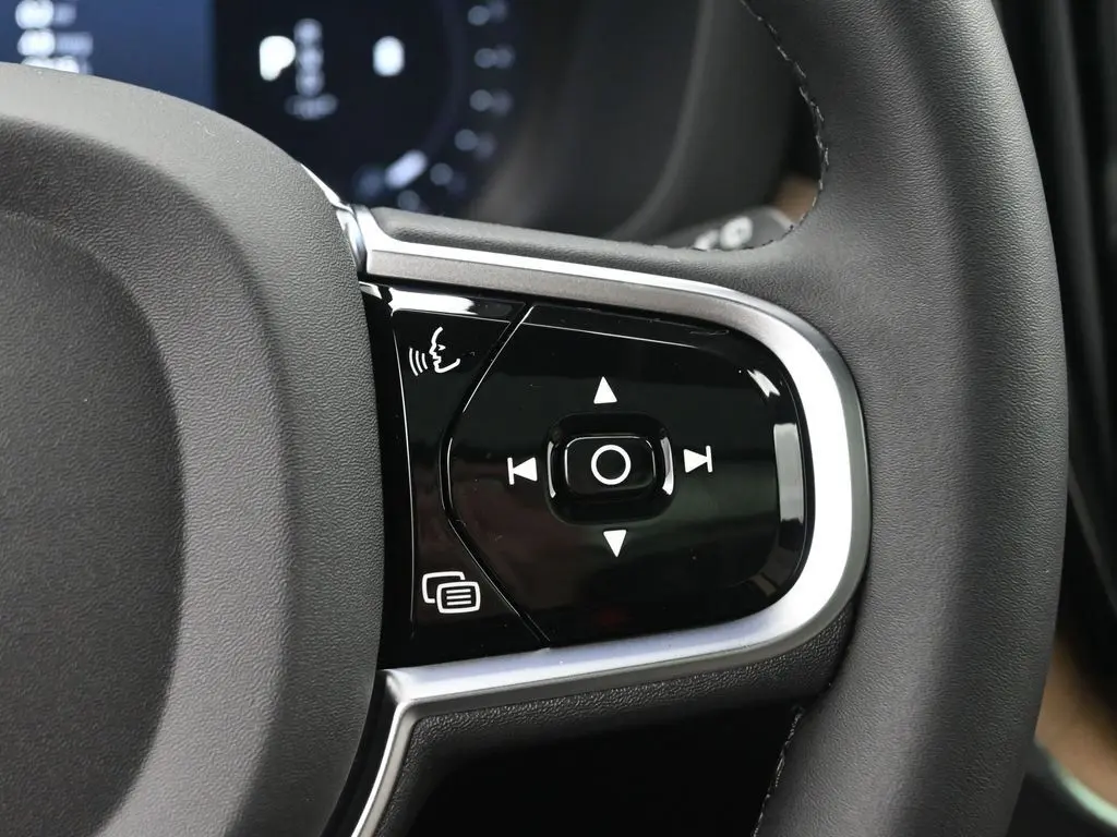 2026 Volvo - image 10