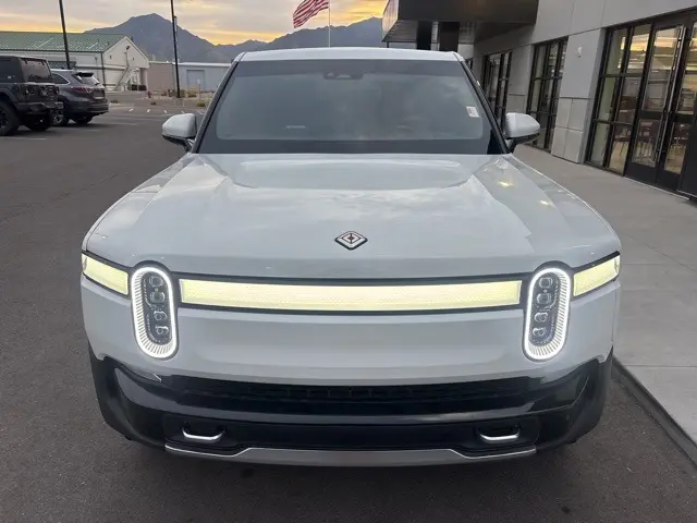 2023 Rivian R1T Launch Edition photo 2
