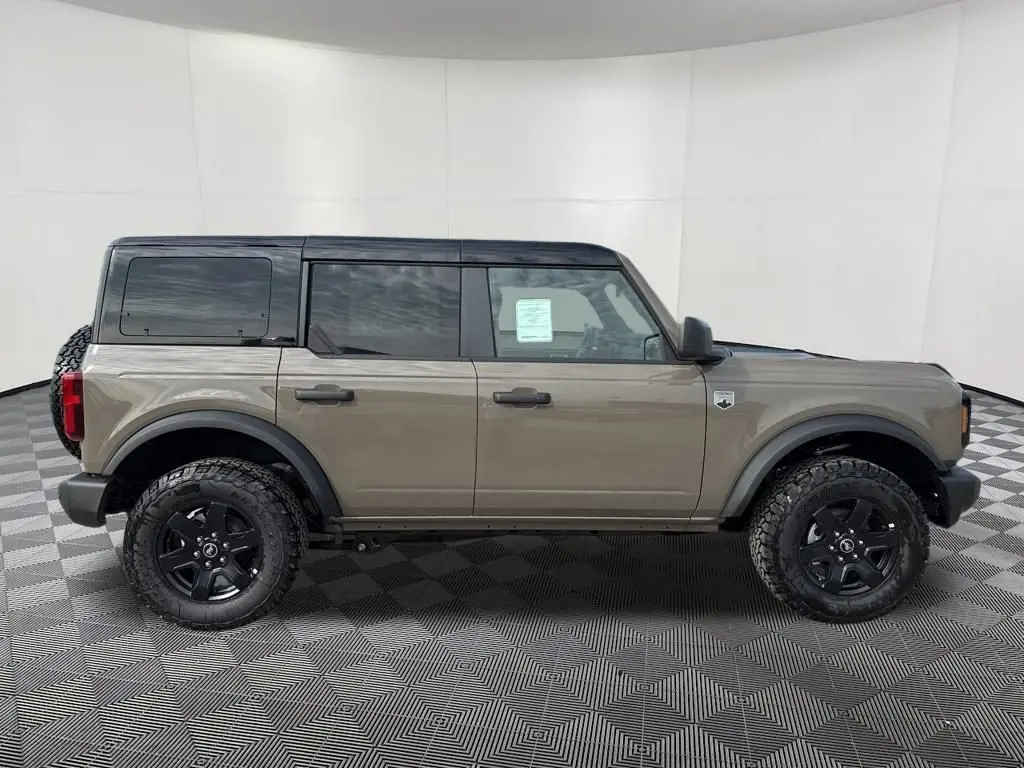 2025 Ford Bronco Big Bend photo 2