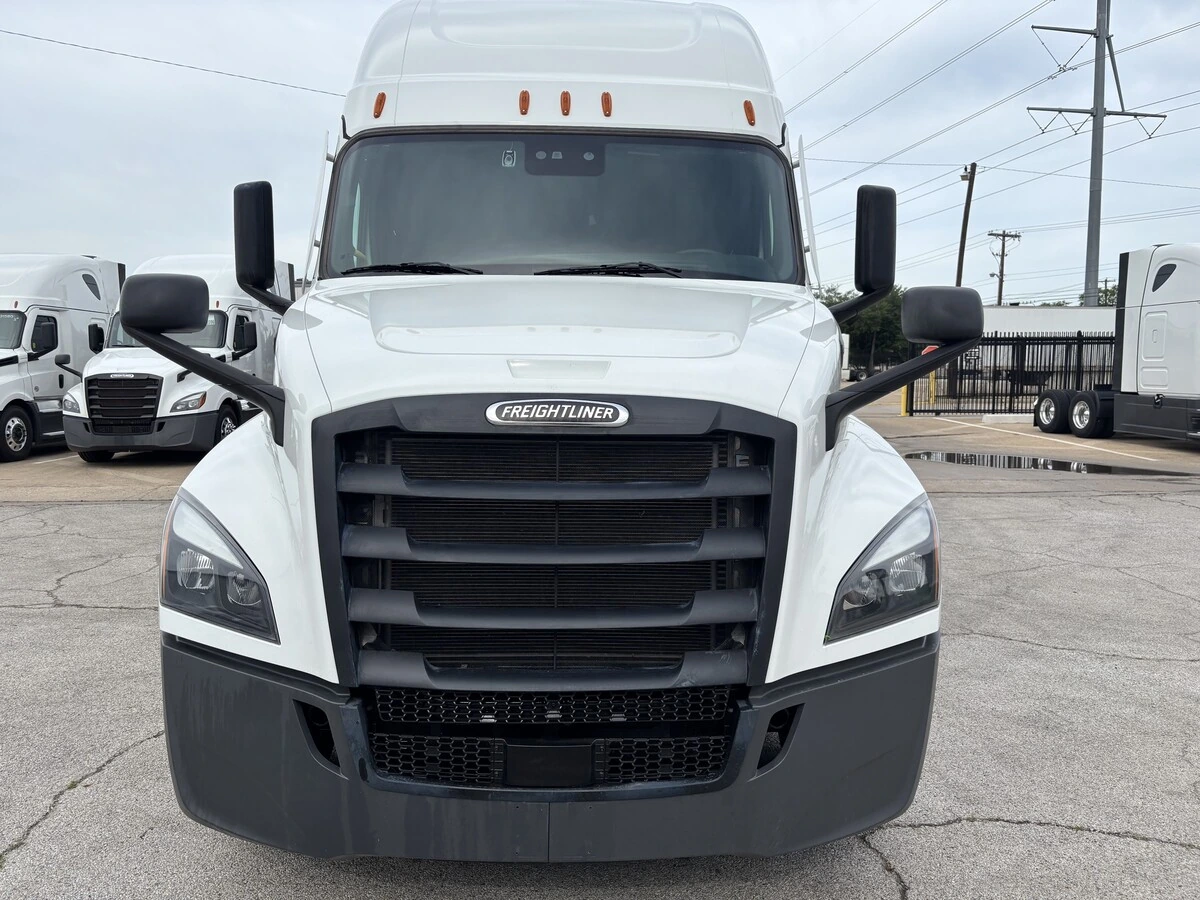 2025 Freightliner Cascadia - image 2