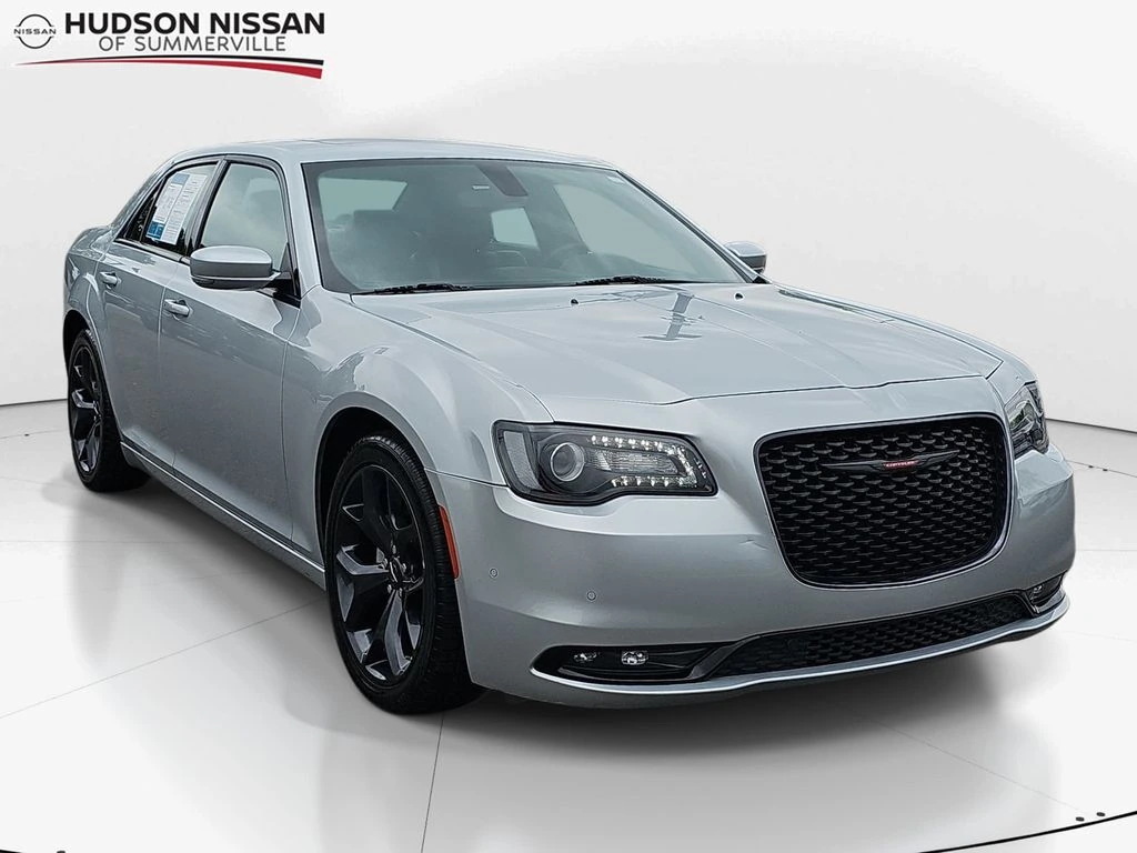 2023 Chrysler 300 S's photo