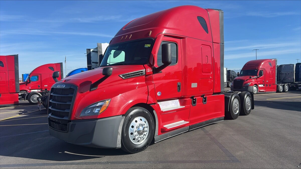 2022 Freightliner Cascadia - image 1