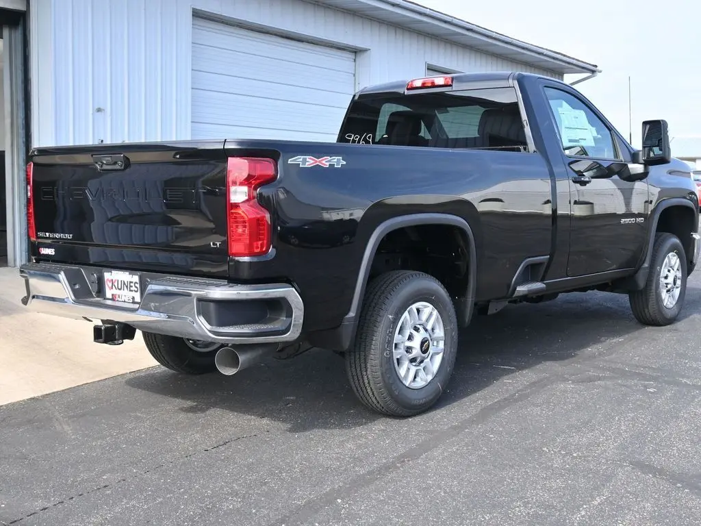2026 Chevrolet Silverado 2500HD LT photo 4