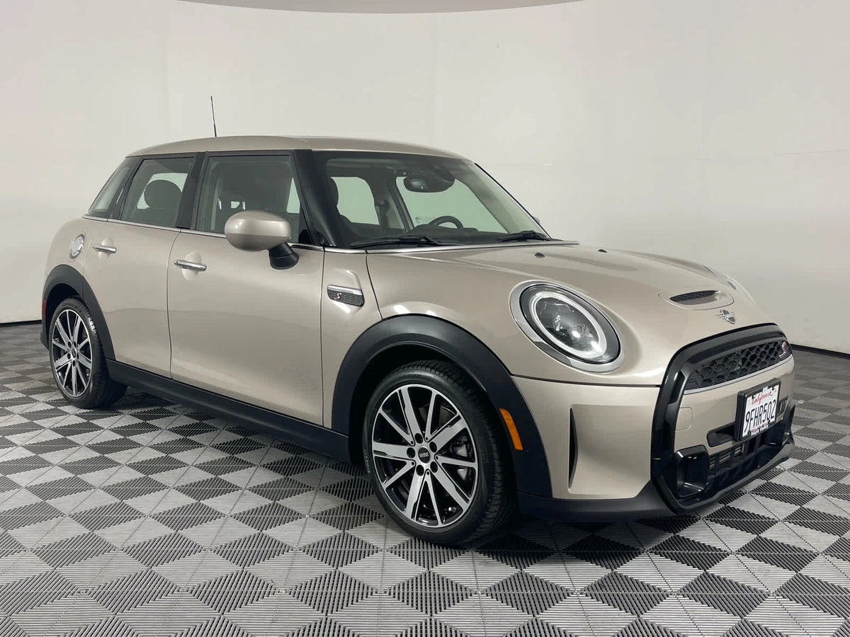 2023 MINI Hardtop 4 Door