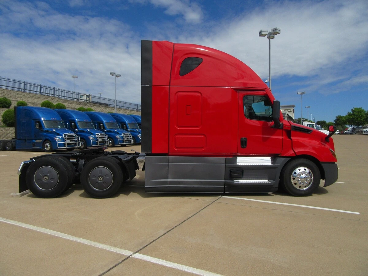 2022 Freightliner Cascadia - image 5