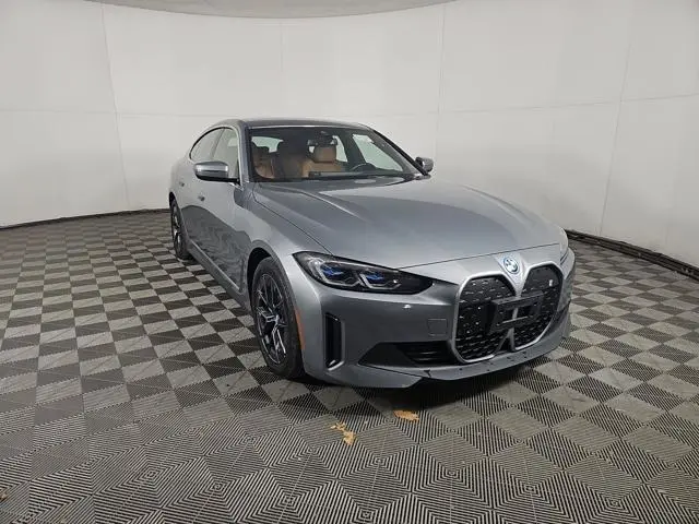 2023 BMW i4 40's photo