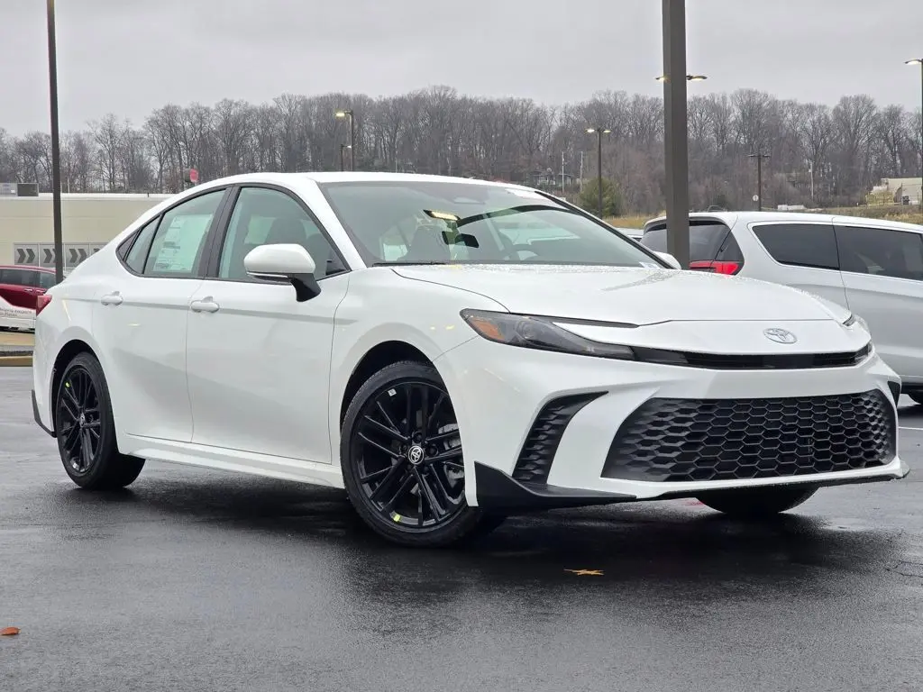 2026 Toyota Camry SE's photo