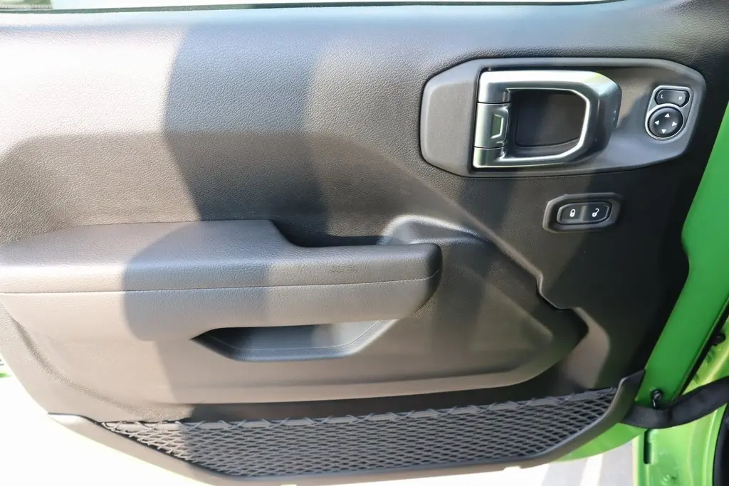 2025 Jeep Wrangler Sport S photo 15