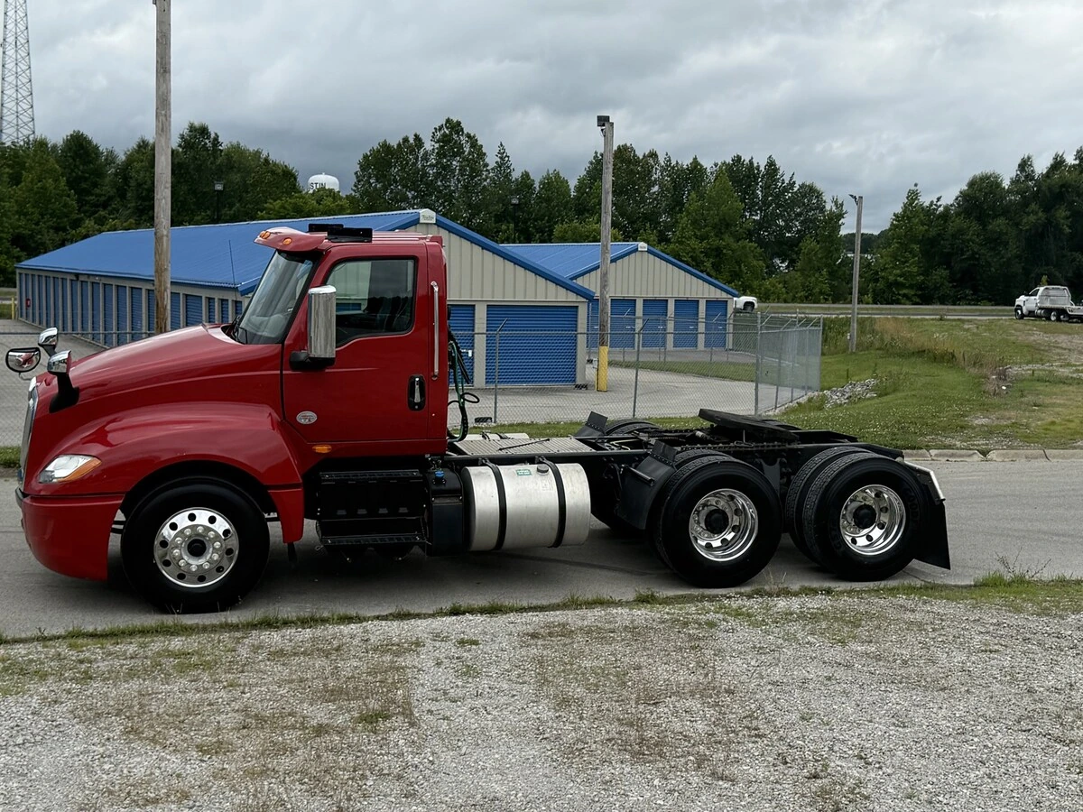 2019 International LT in Austin, IN