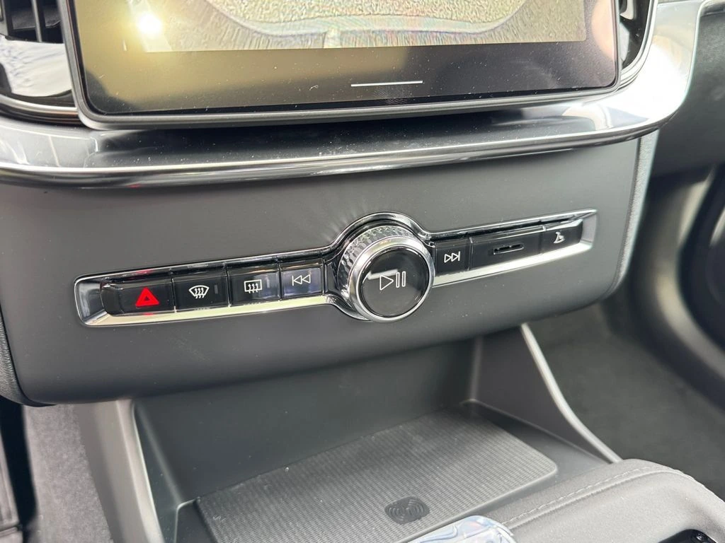 2026 Volvo - image 21