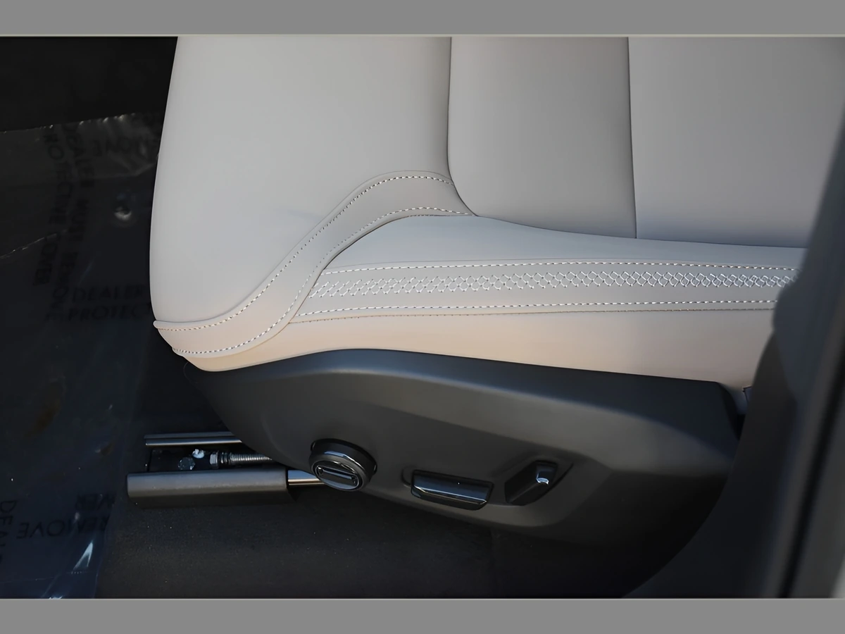 2026 Volvo XC90 Plus - Photo 34
